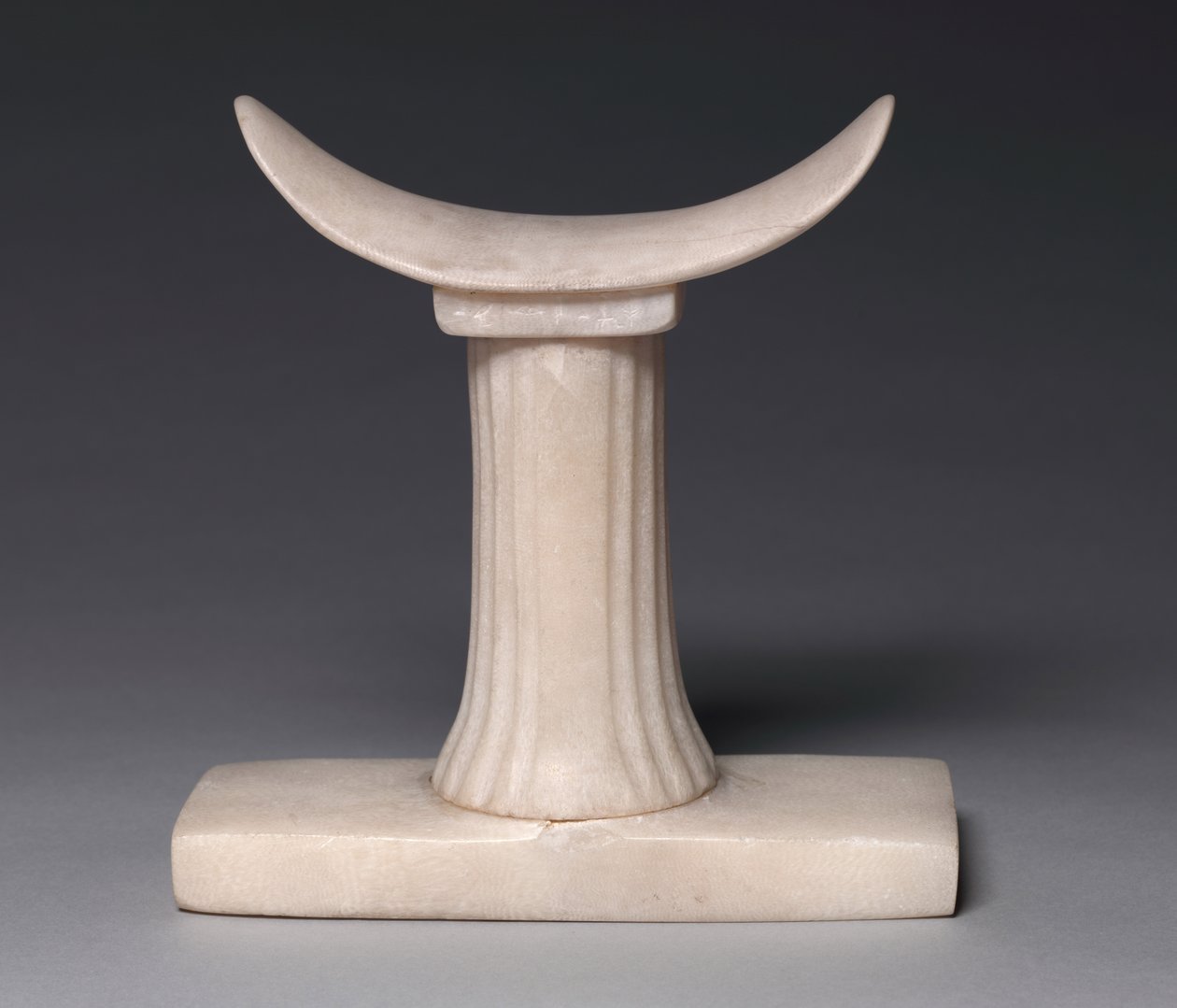 Opěrka hlavy Irut, 5. nebo 6. dynastie, cca 2454-2140 před naším letopočtem od Old Kingdom Egyptian