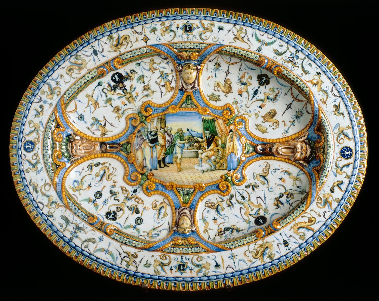 Podnos s groteskami z dílny Orazio Fontana konzervovaný v Museo Nazionale del Bargello ve Florencii od Orazio (workshop of) Fontana