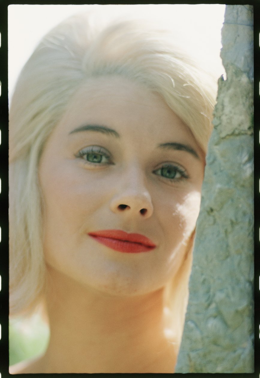 Hope Lange zblízka od Orlando Suero