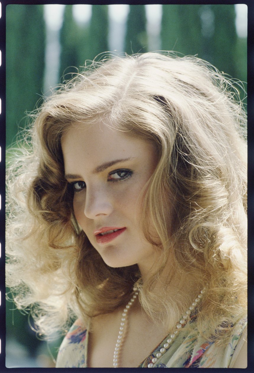 Jennifer Jason Leigh od Orlando Suero