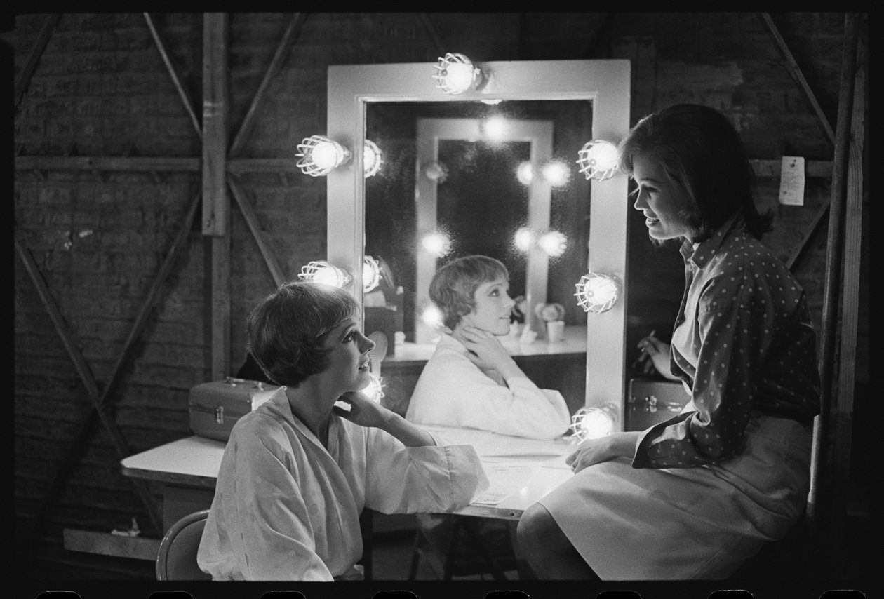 Julie Andrews a Mary Tyler Moore na natáčení 