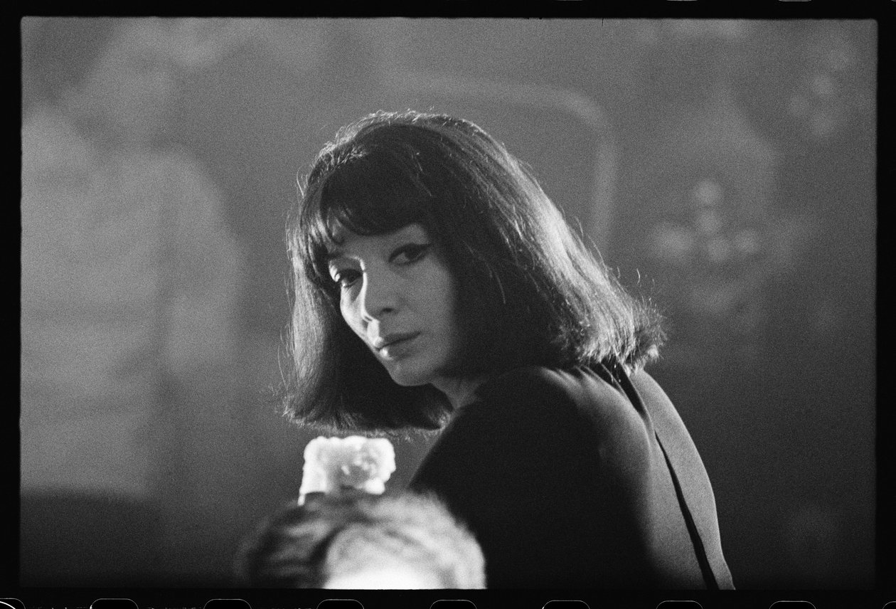 Juliette Greco v kouřovém nočním klubu od Orlando Suero