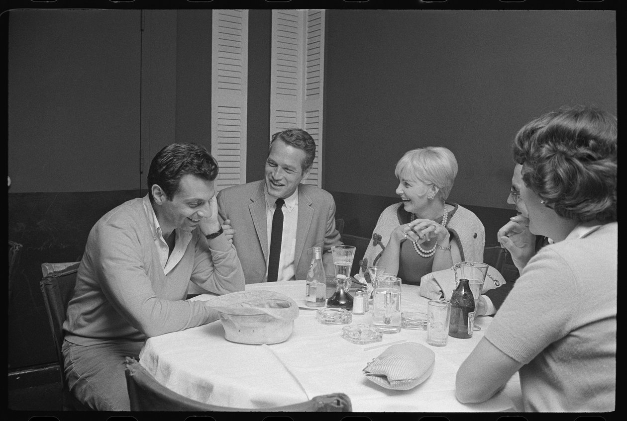 Paul Newman, Mort Sahl a Joanne Woodward žertují u večeře od Orlando Suero