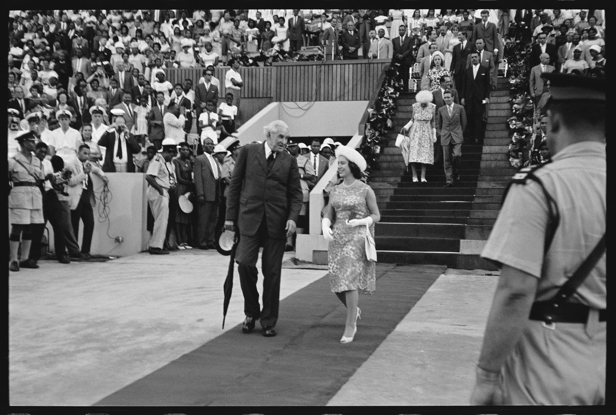 Princezna Margaret a premiér Bustamante slaví nezávislost Jamajky 1962 (černobílá fotografie) od Orlando Suero