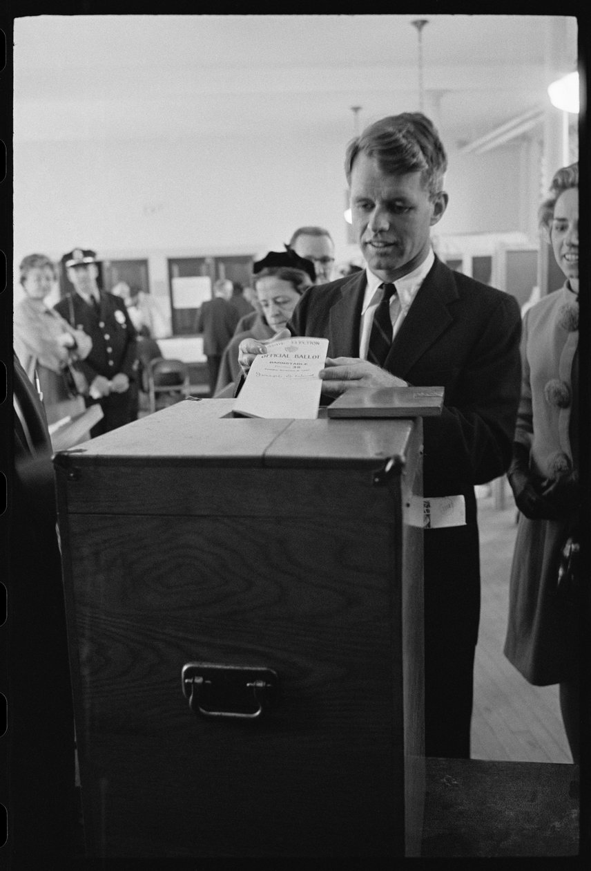 Robert F. Kennedy hlasuje pro svého bratra od Orlando Suero