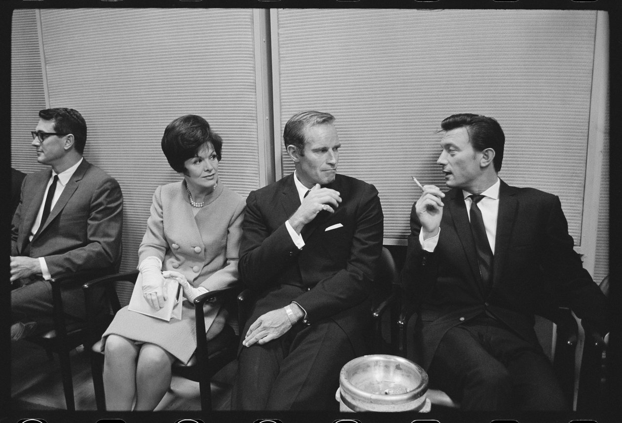 Rock Hudson, Charlton Heston, Laurence Harvey čekají na setkání s princeznou Margaret od Orlando Suero
