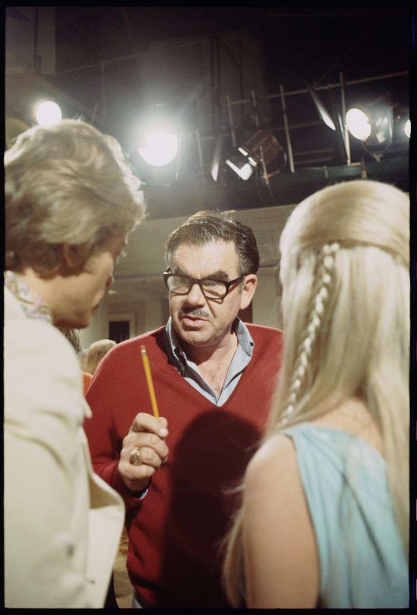 Russ Meyer na scéně "Beyond the Valley of the Dolls", 1970 (foto) od Orlando Suero