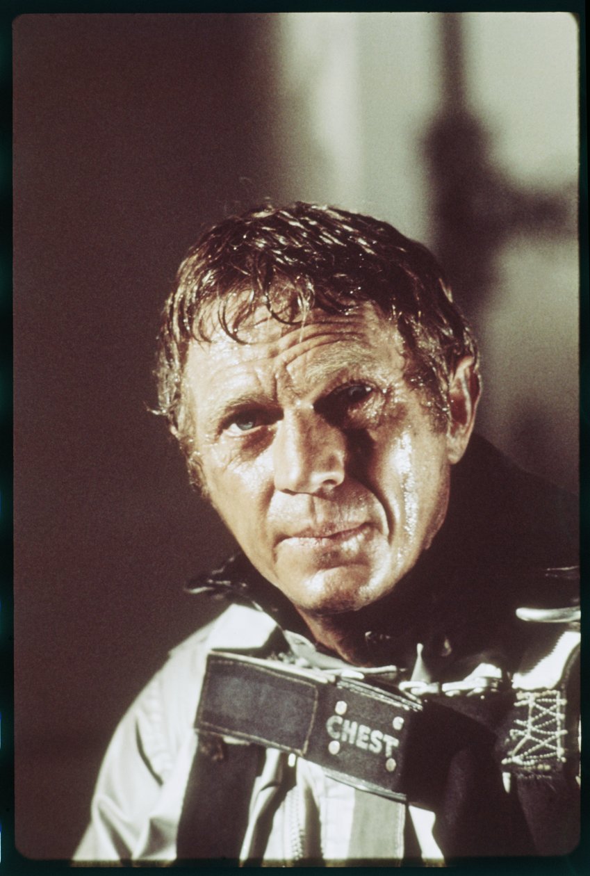 Steve McQueen při natáčení filmu The Towering Inferno od Orlando Suero