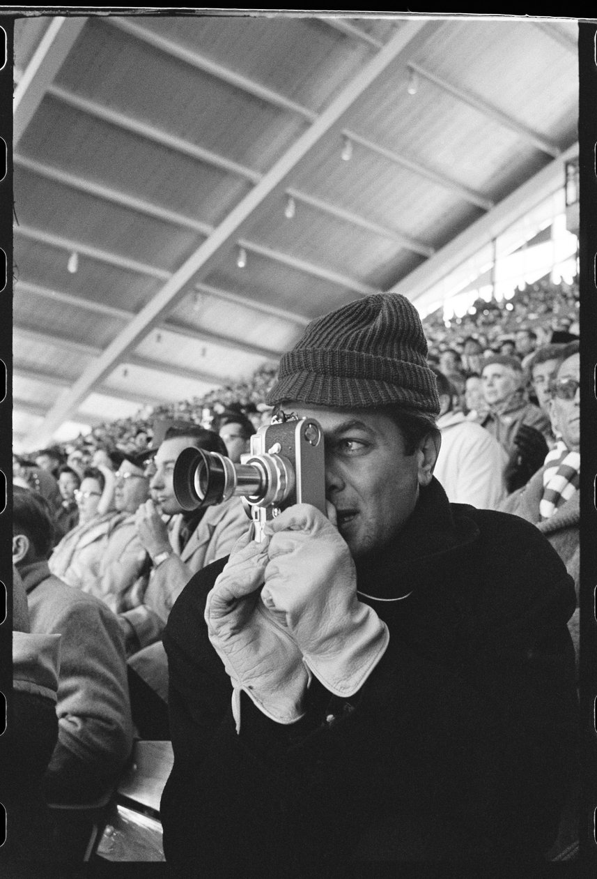 Tony Curtis s fotoaparátem Leica na zimních olympijských hrách, Squaw Valley, Kalifornie od Orlando Suero