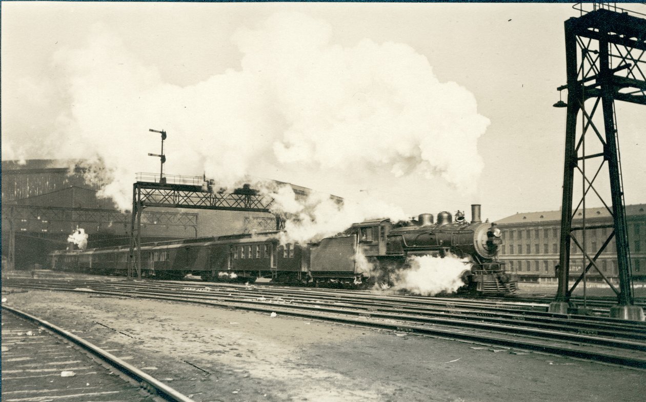 Železniční vlak opouštějící Union Station, St. Louis od Oscar C. Kuehn