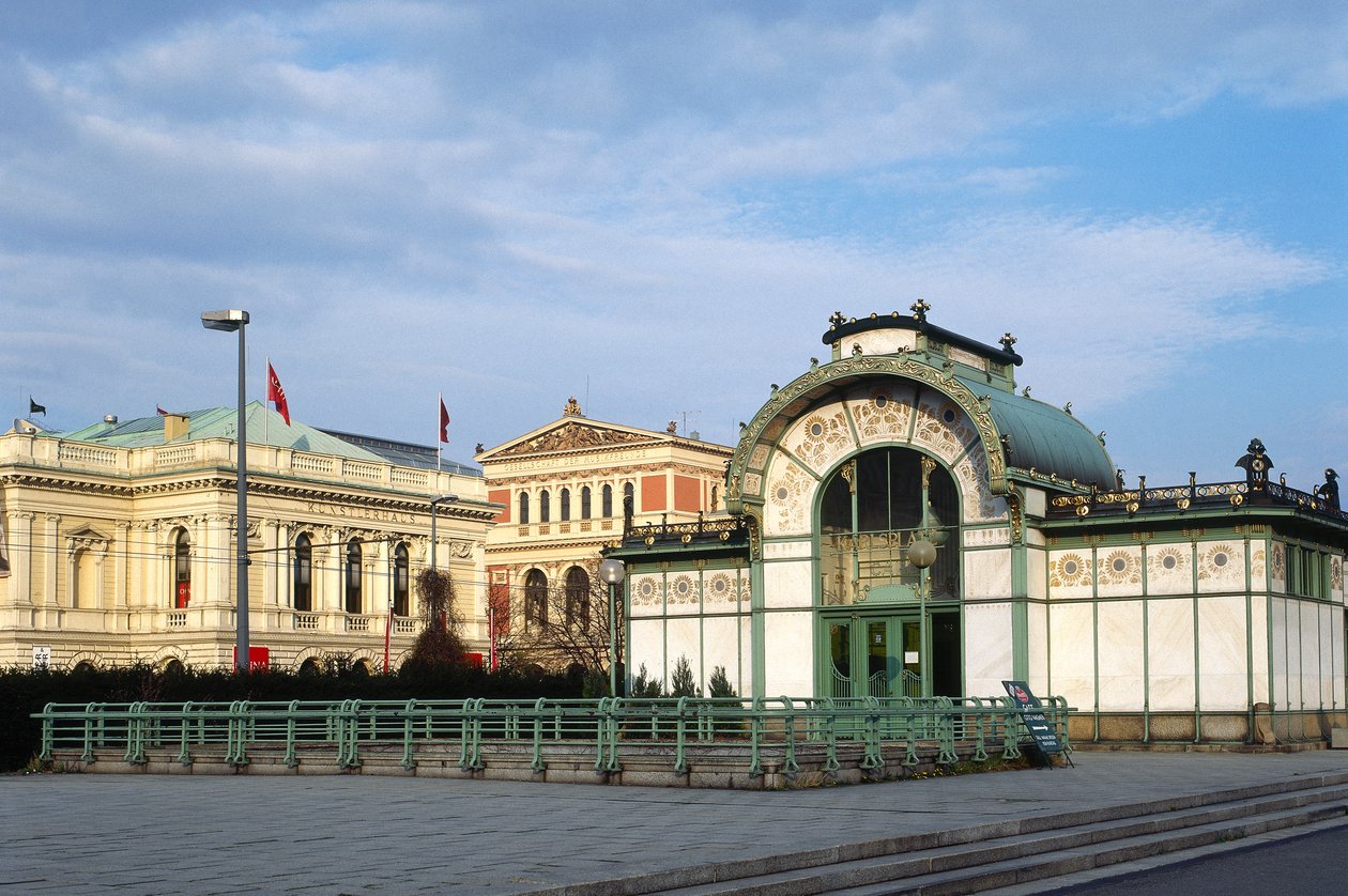 Pavilon Otto Wagnera na náměstí Karlsplatz od Otto Wagner
