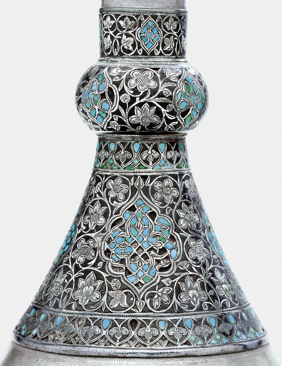 Detail osmanské tyrkysové vložené stříbrné zinkové láhve (tyrkysová, zinková, stříbrná) od Ottoman School