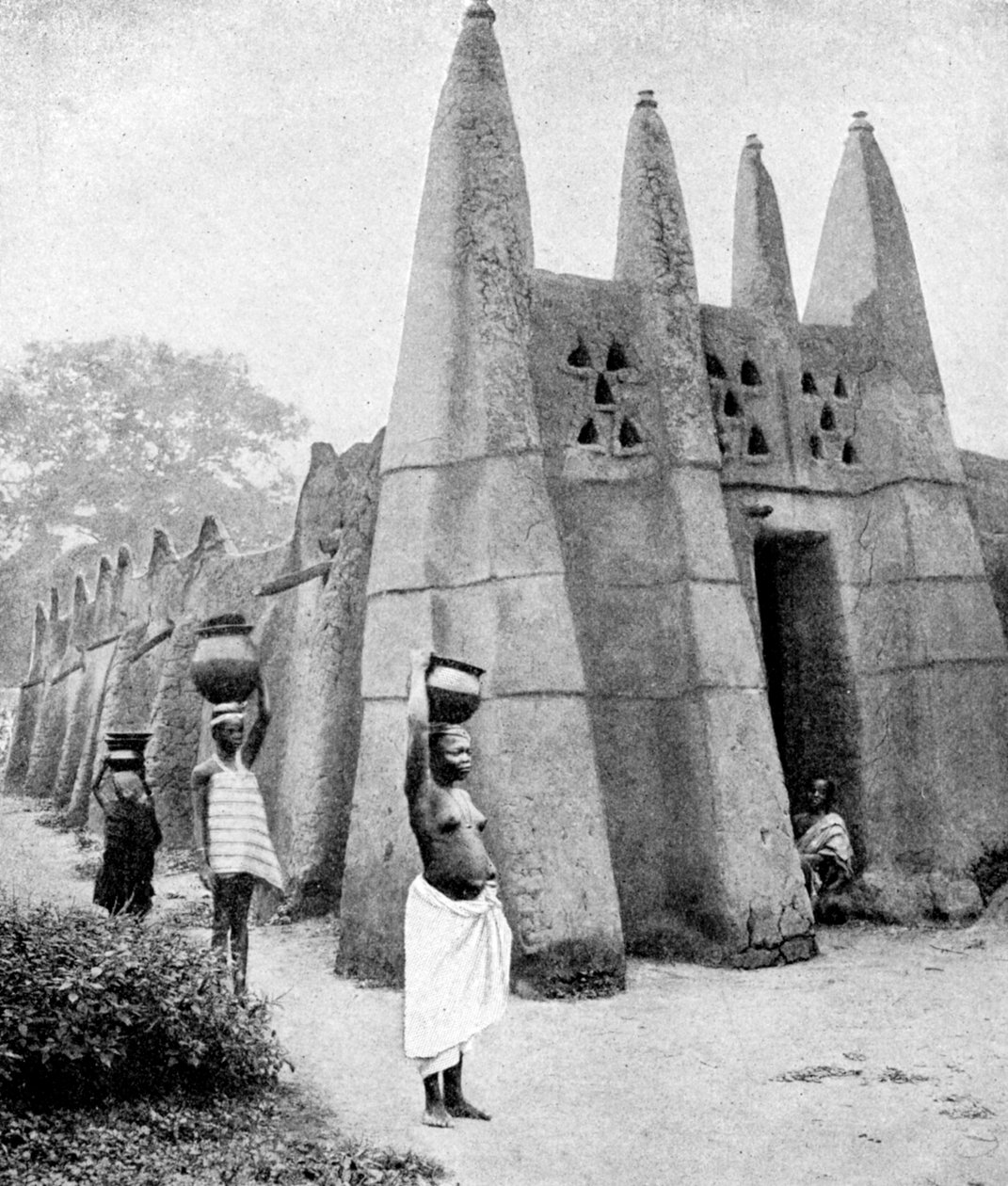 Ashanti architektura, Ghana, 1922 od P. A. McCann