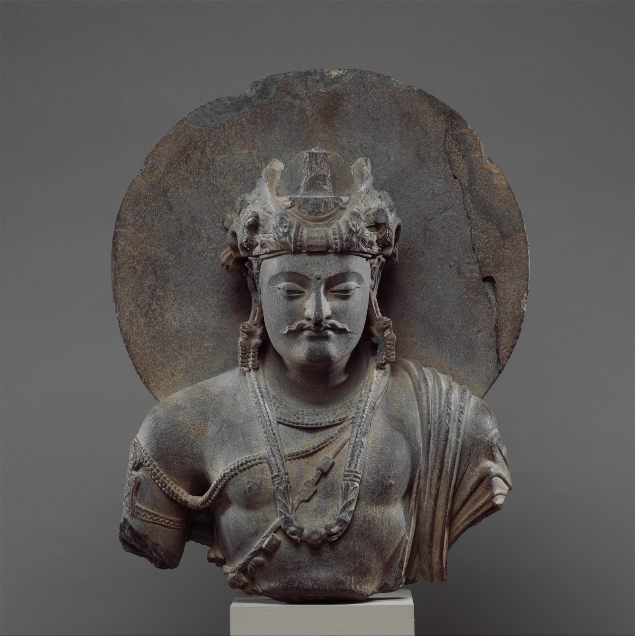 Busta bódhisattvy Šákjamuniho, 3.–4. století (břidlice) od Pakistani School