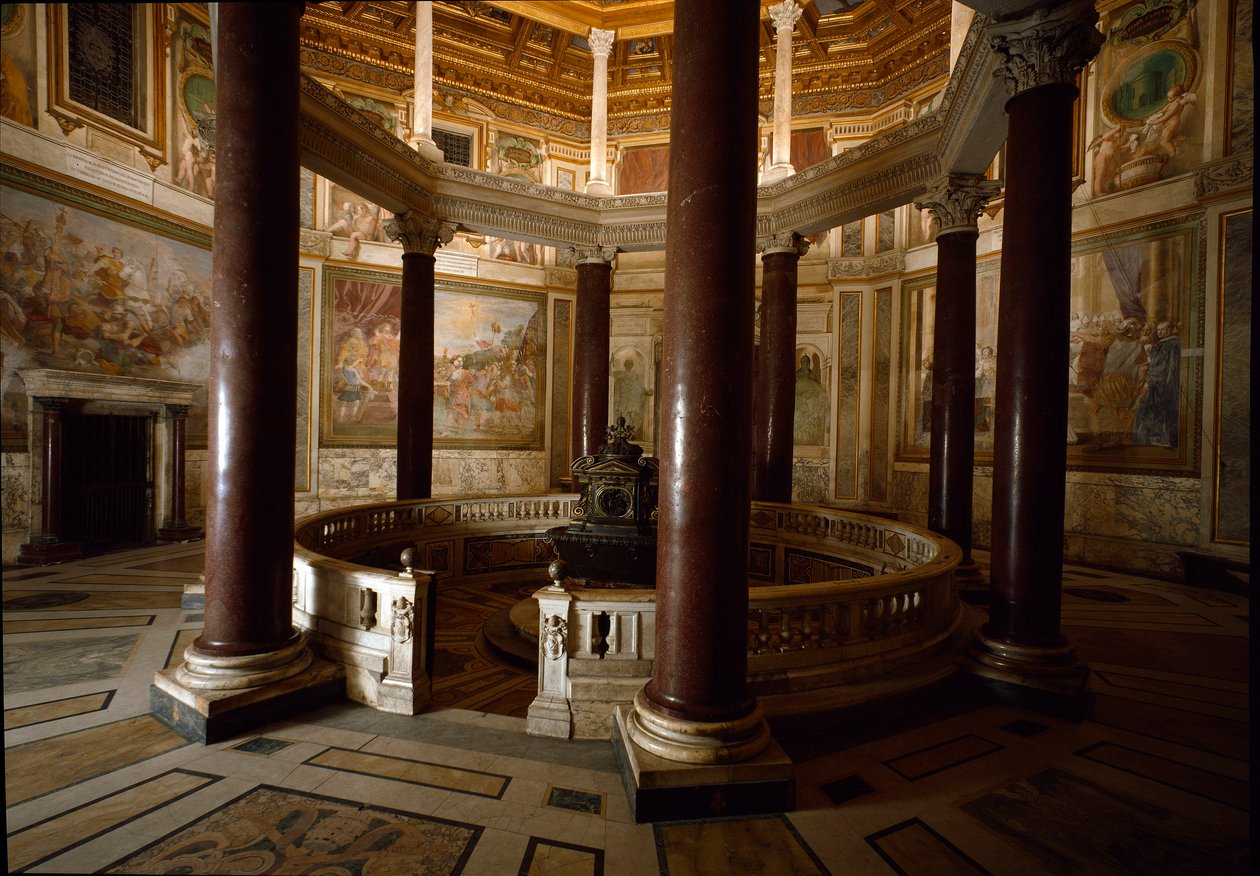 Vnitřní pohled na paleochristickou baptisterii San Giovanni in Laterano (St. John Laterano) (Lateran baptistery nebo San Giovanni in Fonte), postavenou kolem roku 440. Řím od Paleo Christian