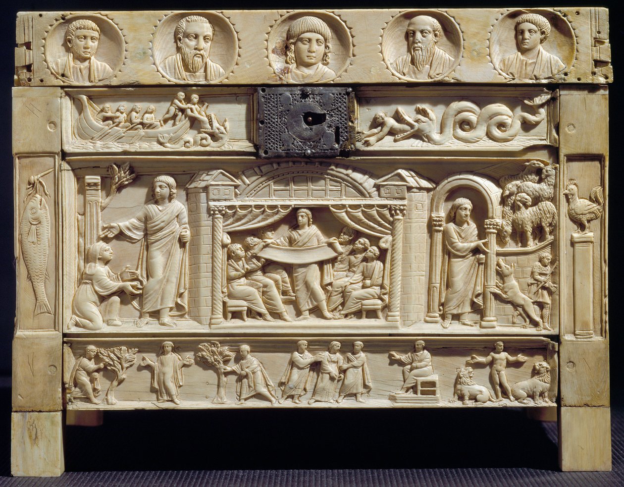 Paleochretian Art: Relikviář (lipsantheque) decoree výjevů ze Starého a Nového zákona v nižších reliéfech. 4. století Z kláštera Santa Giulia, Itálie. Brescia, křesťanské muzeum od Paleo Christian