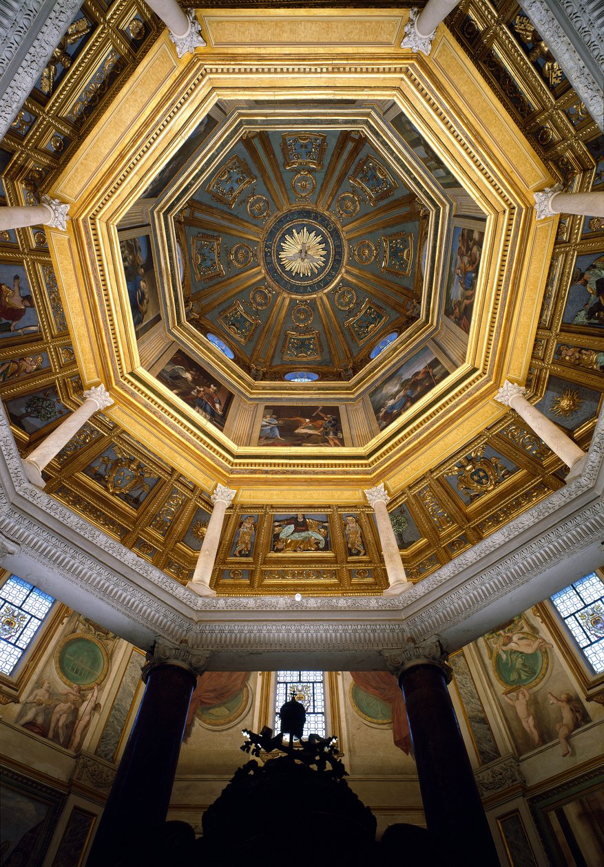 Pohled na klenbu uvnitř paleochristánské křtitelnice San Giovanni in Laterano (St. John Laterano) (Lateran baptistery nebo San Giovanni in Fonte), postavená kolem roku 440. Řím od Paleo Christian