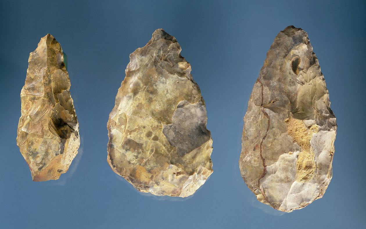 Tři pazourkové nástroje od Paleolithic