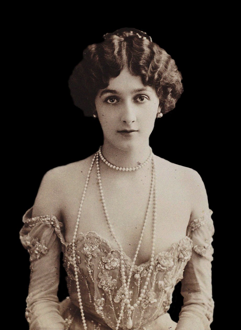 Portrét operní pěvkyně Lina Cavalieri 1874-1944. od Paris . Photo studio Reutlinger