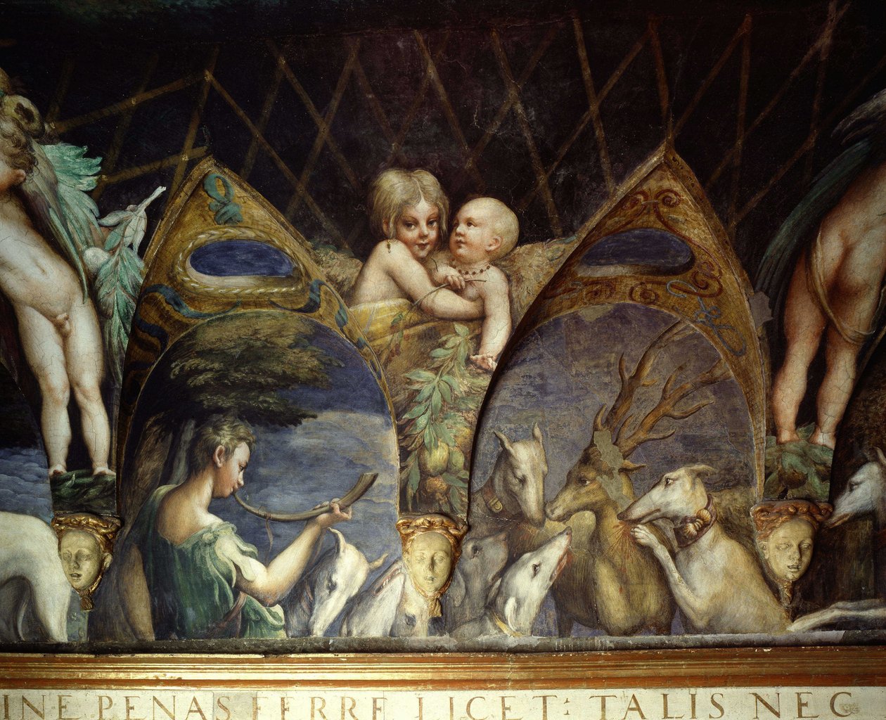 Detail fresky pokoje Diany (Artemis) a Acteon od Francesca Mazzoly s názvem Le Parmesan (1503-1540) (Parmigianino) pro Paolu Gonzagu a Galeazza Sanvitale. Představuje nymfu hrající na roh, stejně jako cherubíny a „putti“. Acteon je jelen od Parmigianino