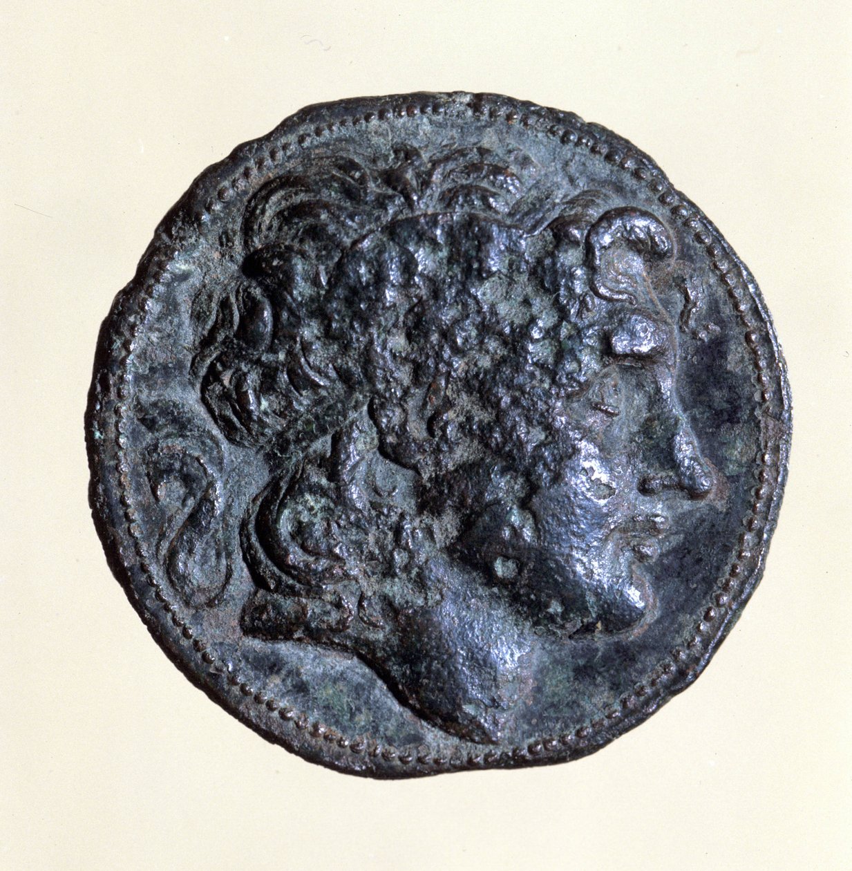 Mince s podobiznou Mithridata I. (171 př. n. l. - 139 př. n. l.), krále Parthů. od Parthian School