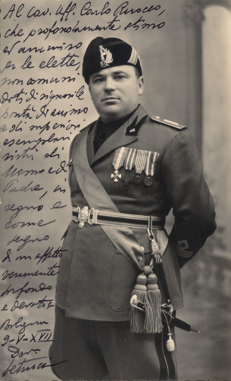 Album "MVSN- Blackshirts": Centurion of the Militia v plné uniformě, 05/1939 (čb foto) od Pasquini Pasquini