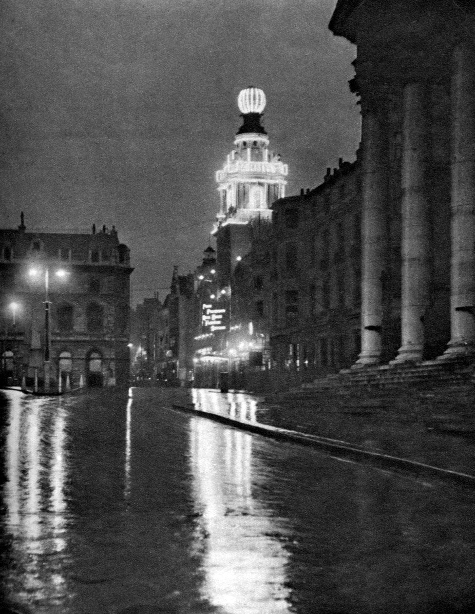 Mokré počasí na Trafalgar Square, Londýn, 1926-1927 od Paterson
