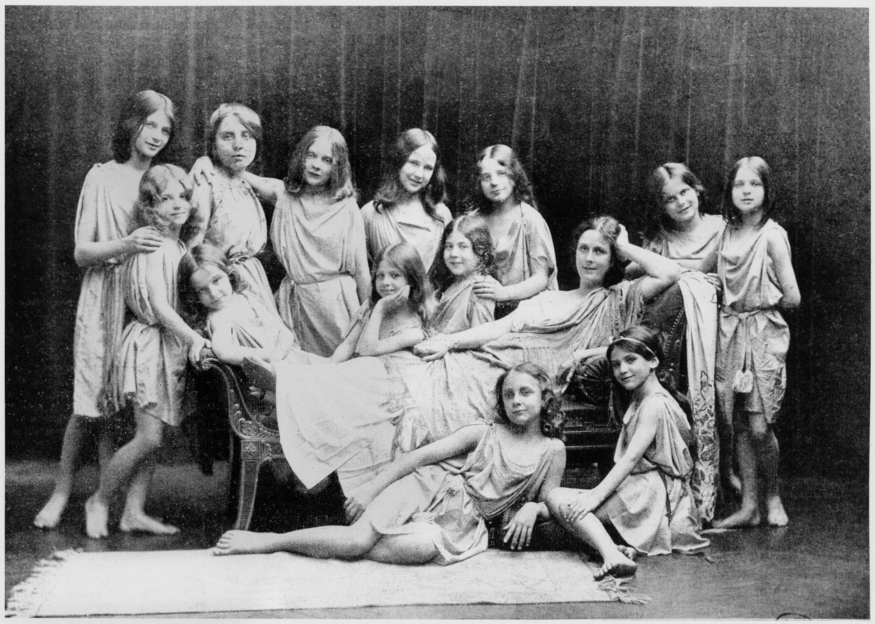 Isadora Duncan (1877-1927) a její žáci ze školy Grunewald, 1908 (černobílá fotografie) od Paul Berger