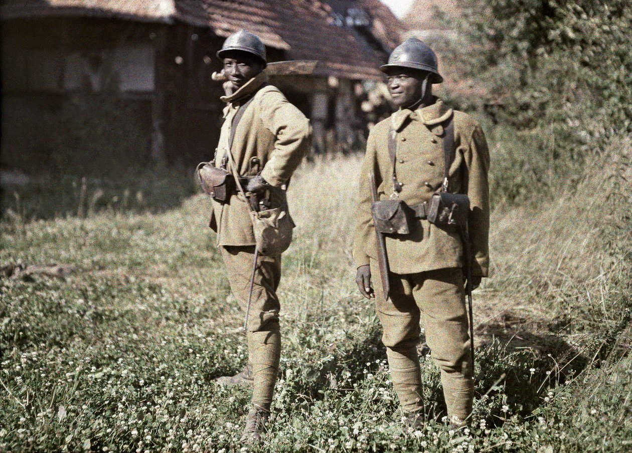 Dva senegalští vojáci sloužící ve francouzské armádě jako pěšáci, Francie, 22. června 1917 (autochrom) od Paul Castelnau