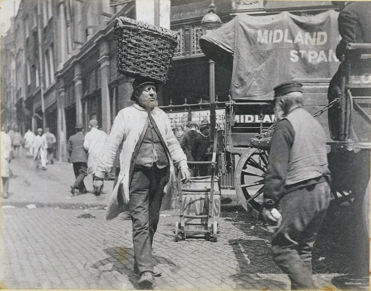 Fish Porters na Billingsgate Market, 1893 od Paul Martin