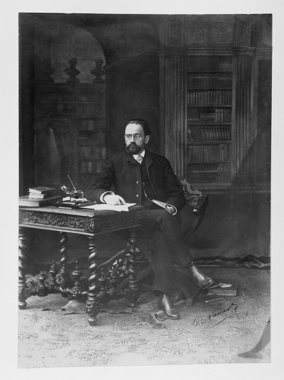 Emile Zola (1840-1902) ve své pracovně od Paul Nadar