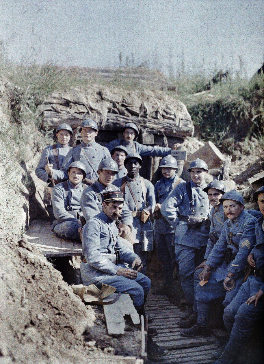 Skupina francouzských vojáků v zákopu na frontové linii, Hirtzbach, department Haut-Rhin, Alsasko, Francie, 16. června 1917 (autochrom) od Paul Castelnau