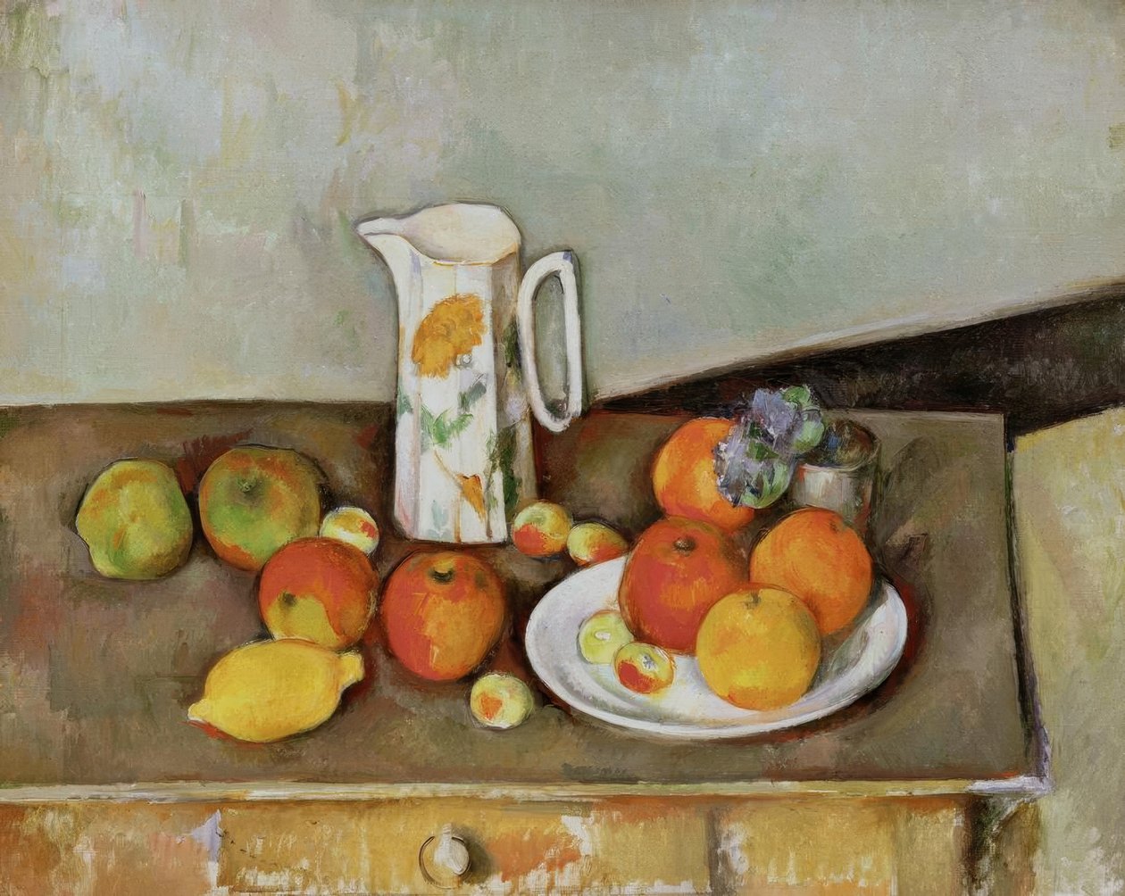Zátiší: džbán na mléko a ovoce na stole od Paul Cézanne