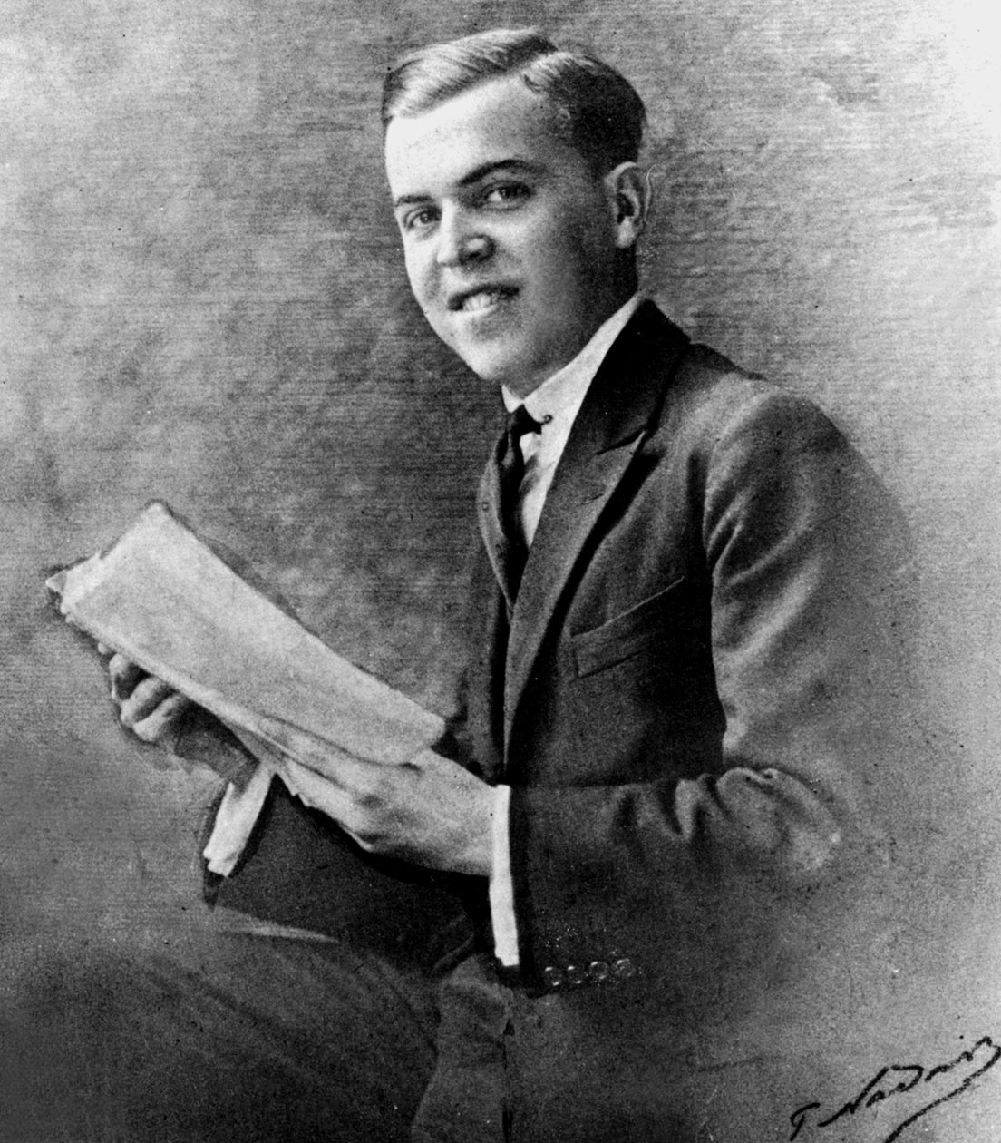 Christian Berard (1902-1949) francouzský malíř a kostýmní výtvarník, bratranec Madeleine Renaud, foto Nadar c. 1920 (černobílá fotografie) od Paul Nadar