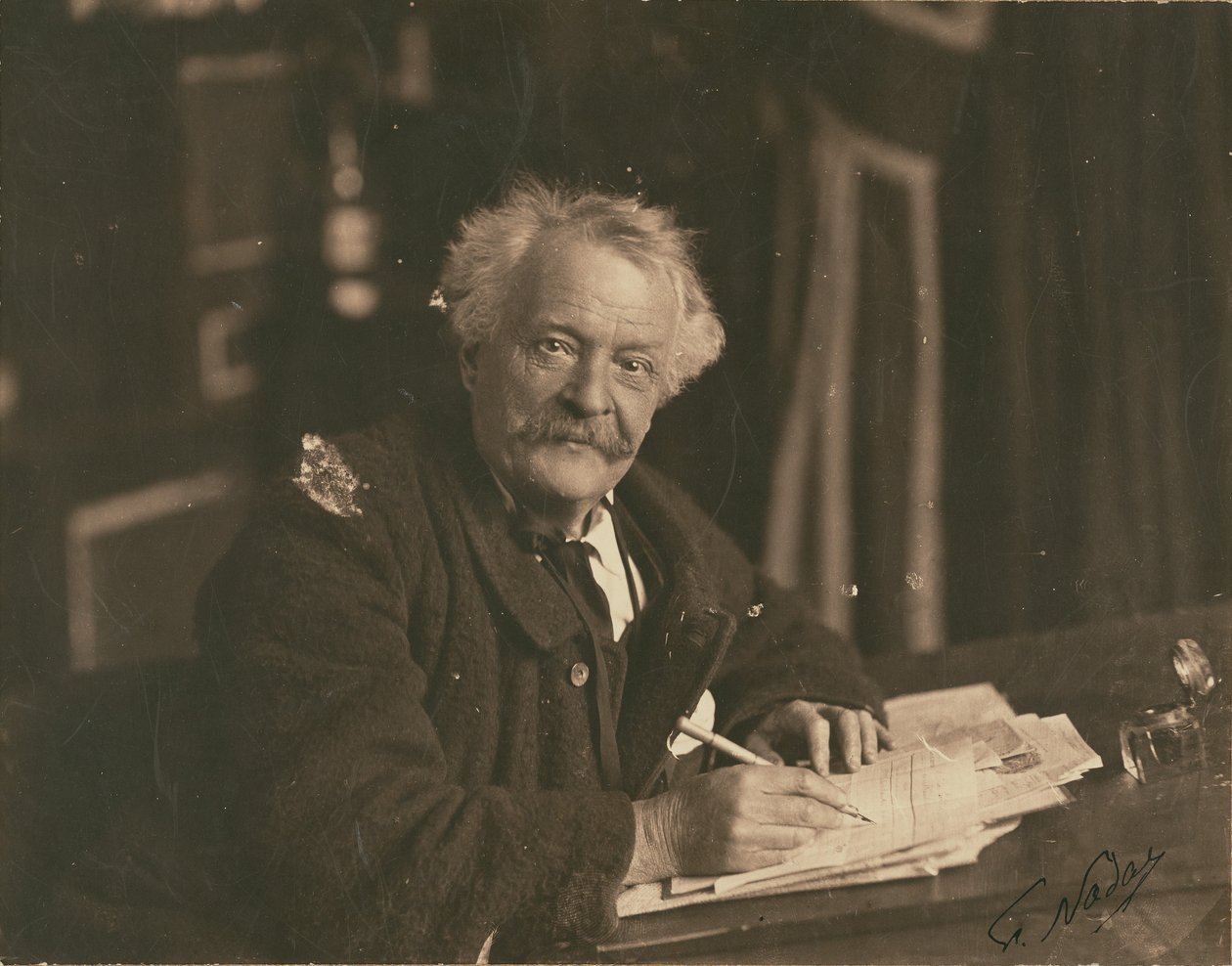 [Félix Nadar sedí u psacího stolu] od Paul Nadar