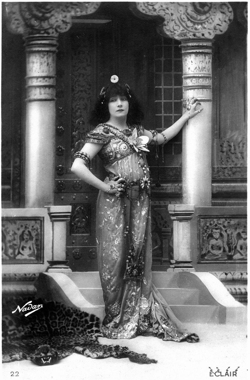 Henriette Rosine Bernard aka Sarah Bernhardt (1844-1923) jako Izëyl, pohlednice od Paul Nadar