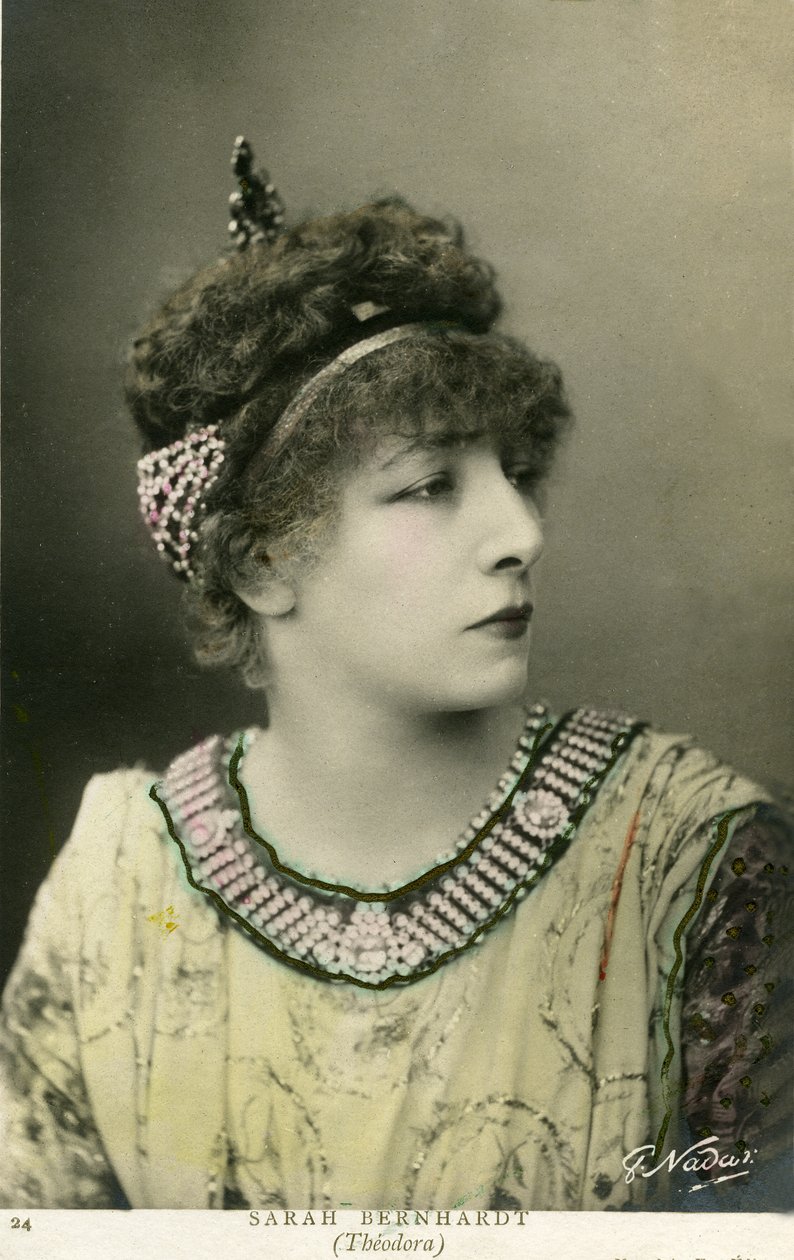 Henriette Rosine Bernard aka Sarah Bernhardt (1844-1923) jako „Théodora“, hra Victoriena Sardoua, v roce 1884 (foto) od Paul Nadar
