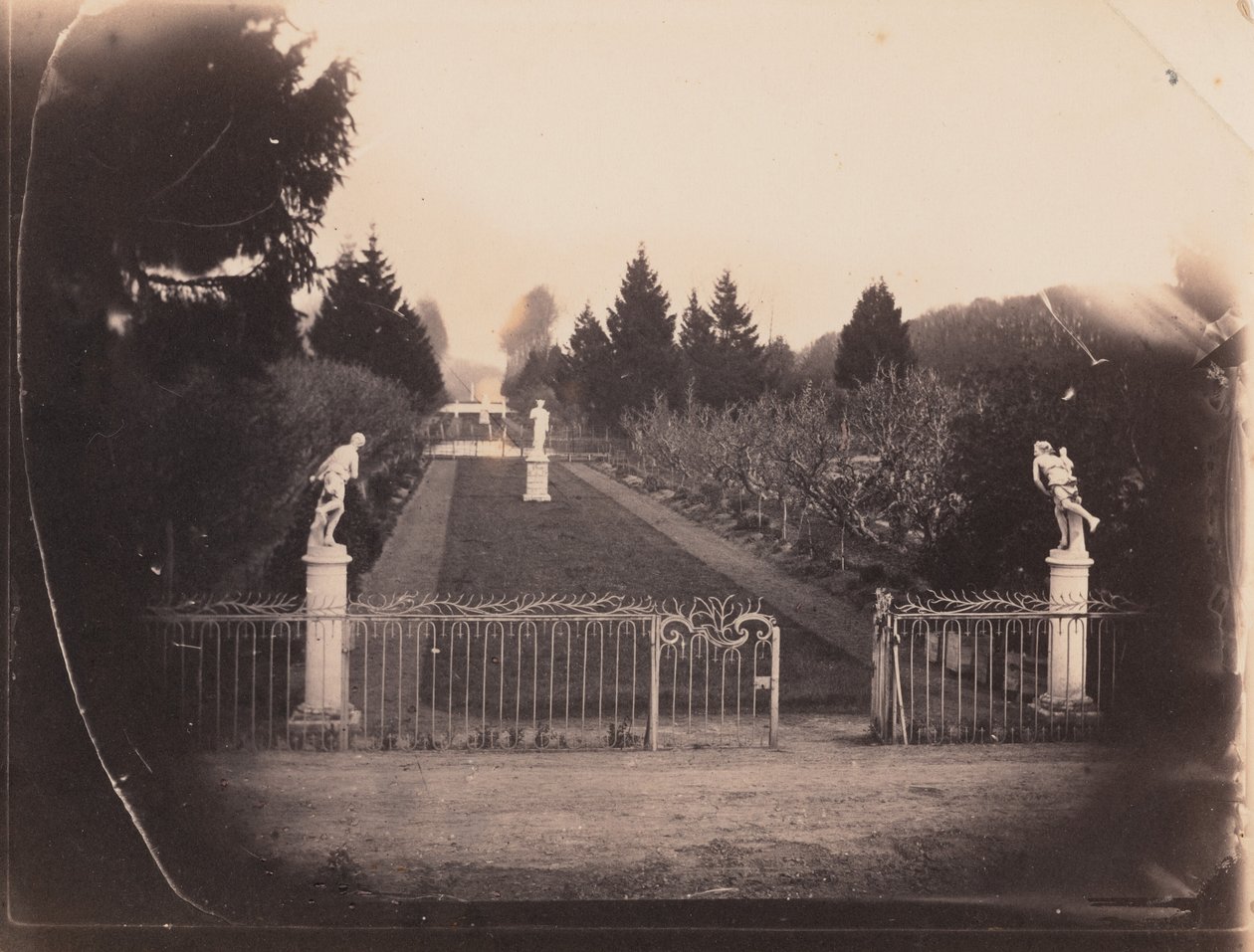 Zahradní scéna se sochami,c. 1853 (foto) od Paul Thivier