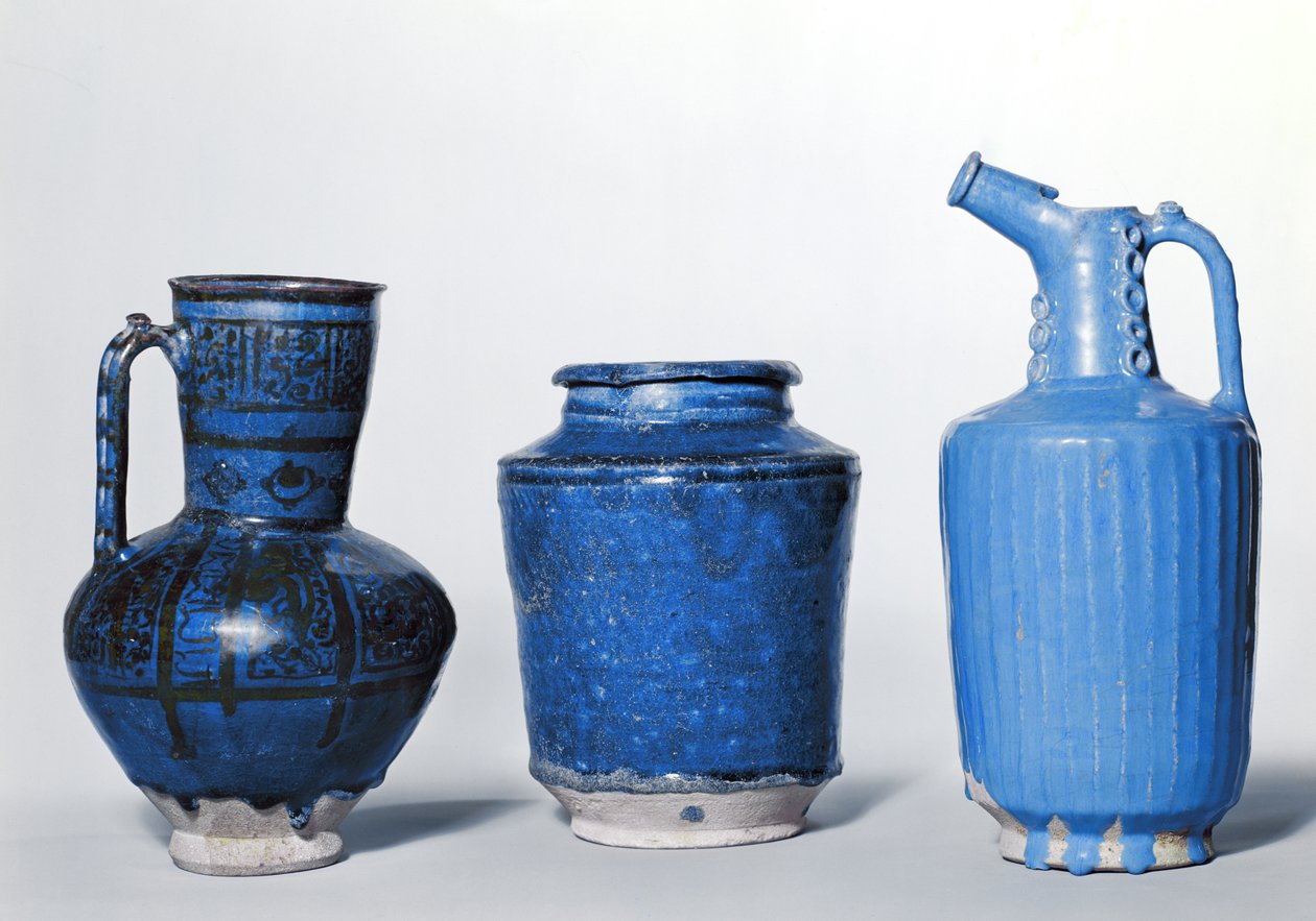 Džbány, s modrými glazurami, Rayy, 12.-13. století (hliněné nádobí) od Persian School