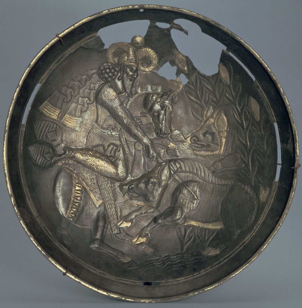 Miska zdobená scénou prince Varahrana na lovu, dynastie Sassanidů (226-651) (stříbro se zlacením) od Persian School