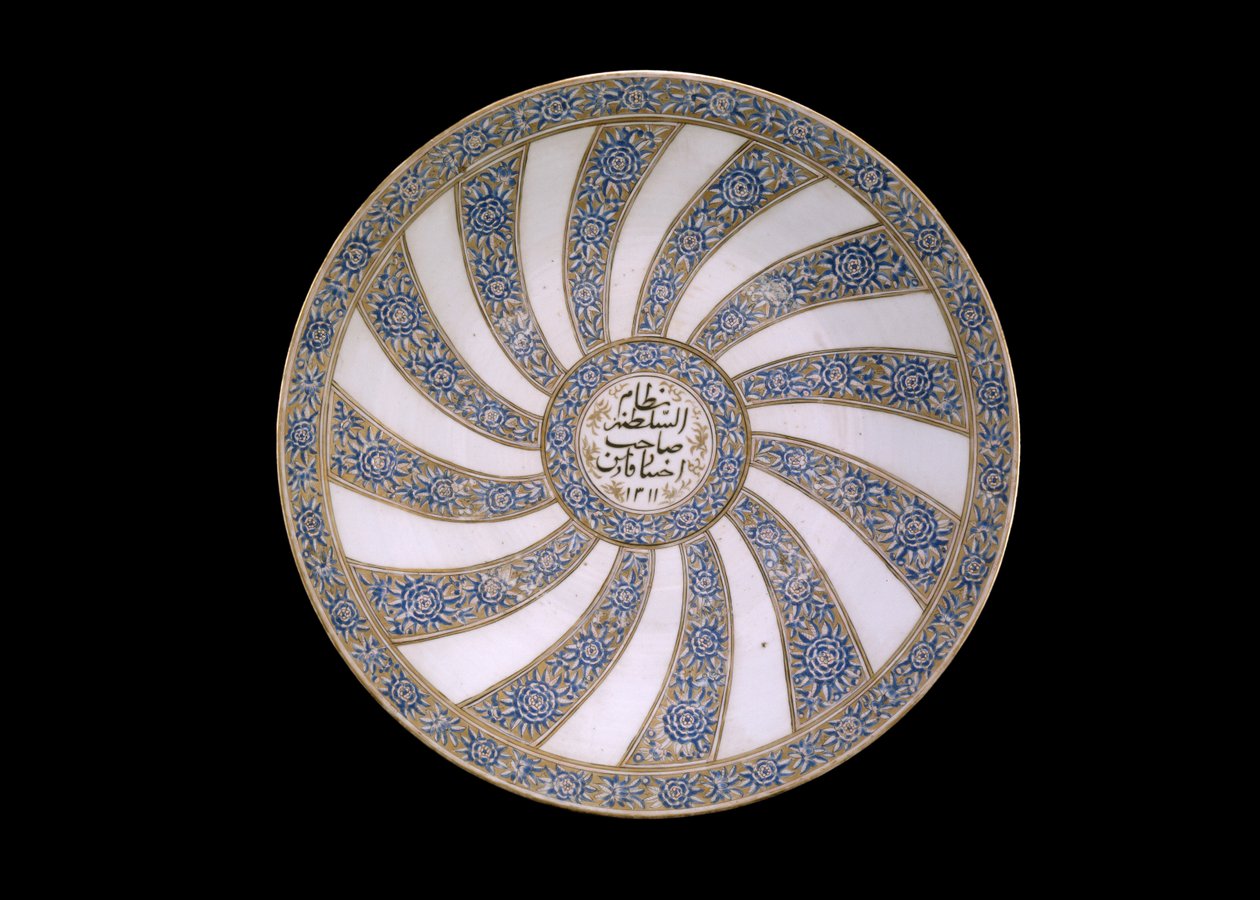Miska věnovaná Nizamovi al-Sultanahovi, guvernérovi Fars, Írán, 1311 (hliněné nádobí s polychromováním pod glazurou) od Persian School