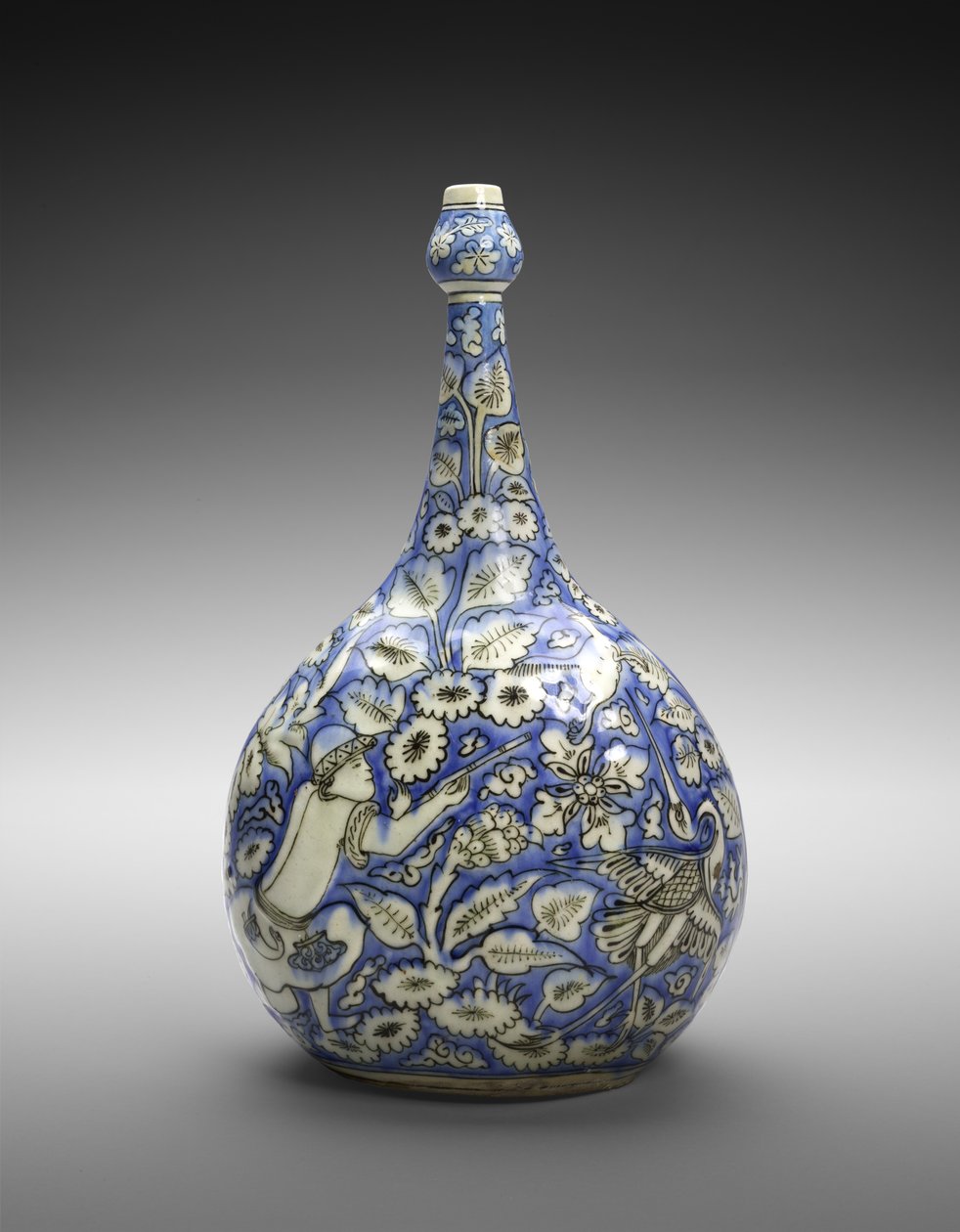 Lobovaná láhev s postavou a květinami, polovina 17. století (lustre s neprůhlednou bílou a kobaltově modrou glazurou) od Persian School
