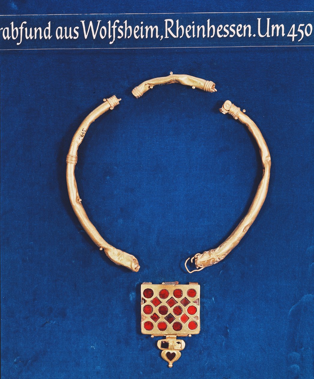 Přívěsek z hrobky Wolfsheim Treasure, c.378 (zlato) od Persian School