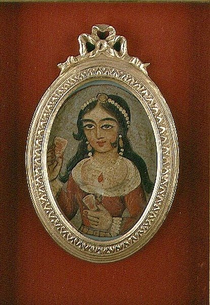 Qajarský kruh poprsí zobrazující ozdobenou ženu (olej na plátně) od Persian School