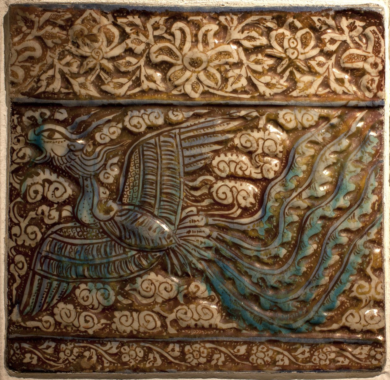 Simurgh (Simorgh nebo Senmurw) - Azulejos - Faience de Kashan (Persie), období Ilkhanide, začátek 14. století (dlaždice, litá keramika, lesk a podglazura, Persie, Kashan, počátek 14. století, období Ilkhanid) - Musee Calouste Gulbenkian, Lisabon (P od Persian School