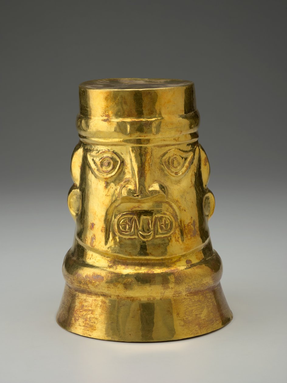 Kero (obřadní nádoba na pití), cca 1000-1476 (slitina zlata) od Peruvian Shool