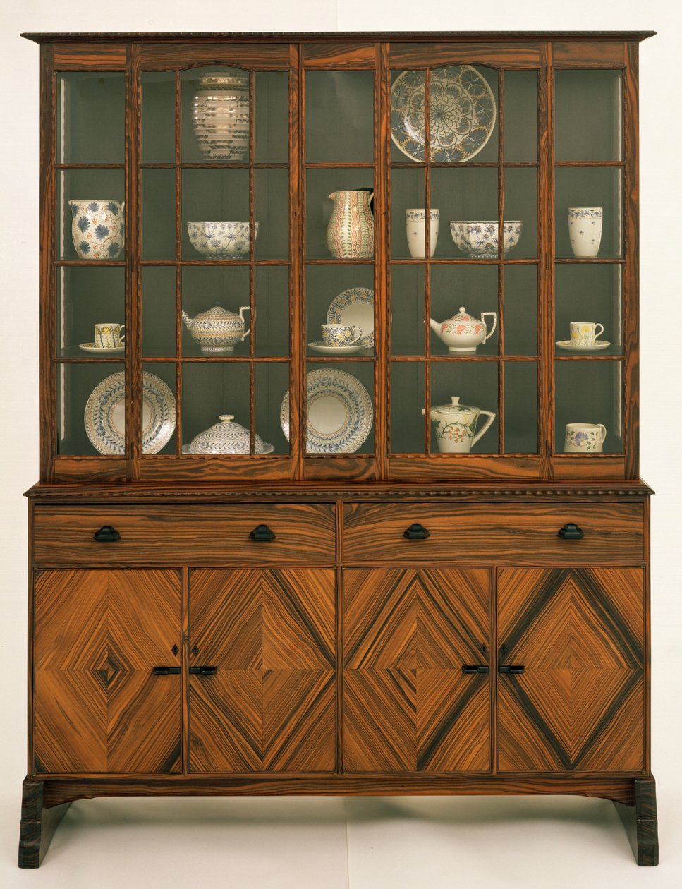 Knihovna navržená Peterem Waalsem (1870-1937) podle Ernesta Gimsona, vyrobena Ernestem Smithem, 1936-7 (eben) od Peter van der Waals