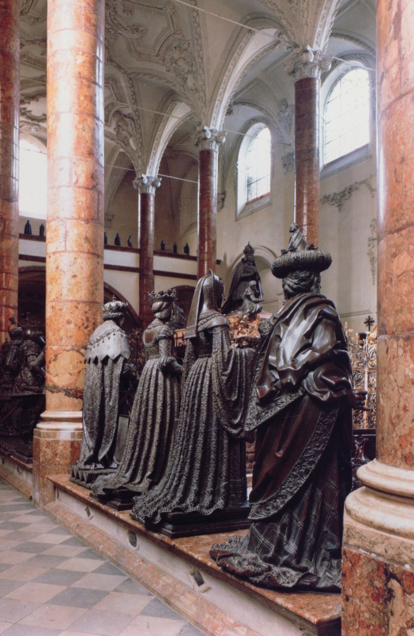 Hrob Maxmiliána I. (1459-1519) pohled na čtyři bronzové postavy truchlících, možná předků, příbuzných nebo současníků, návrh připisovaný Gilgu Sesselschreiberovi od Peter (workshop of) Vischer