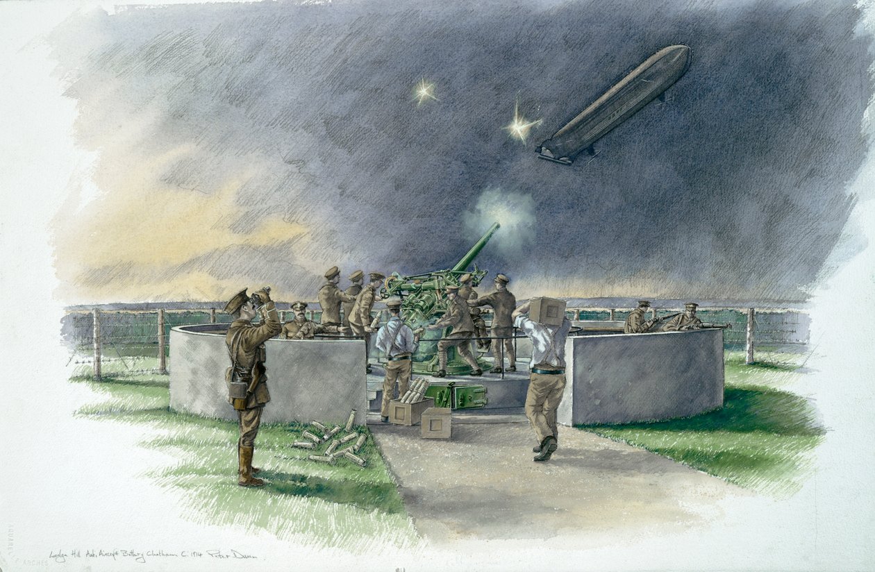 Lodge Hill Battery, střelba na německý zeppelin během první světové války, c1910, c1980-2010 od Peter Dunn