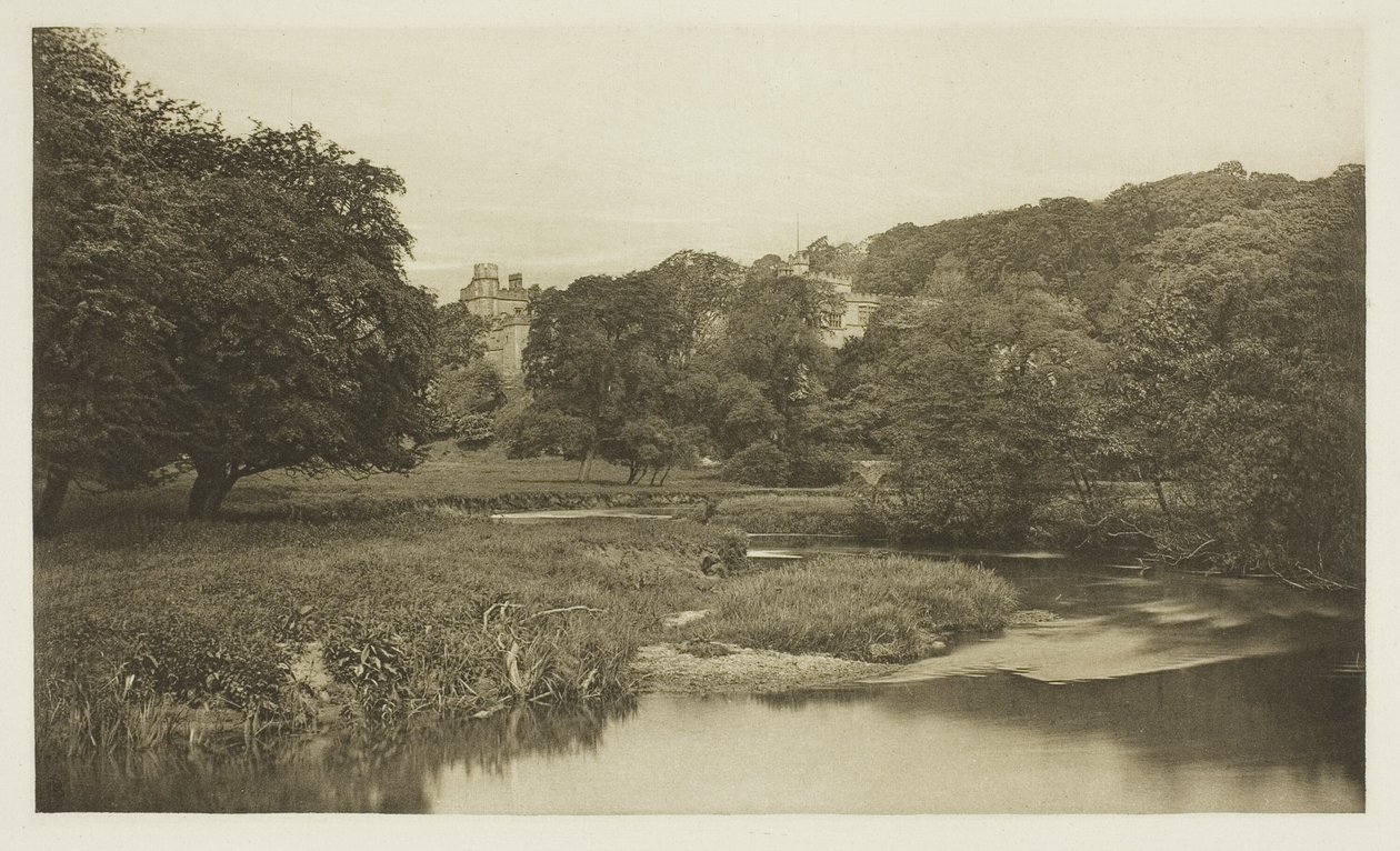 Haddon Hall, z louky od Peter Henry Emerson
